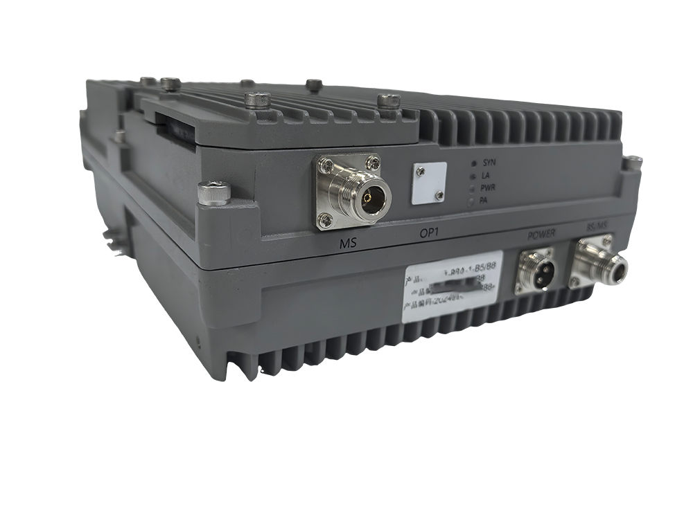  苏尼特左三频手机信号接收器2000㎡